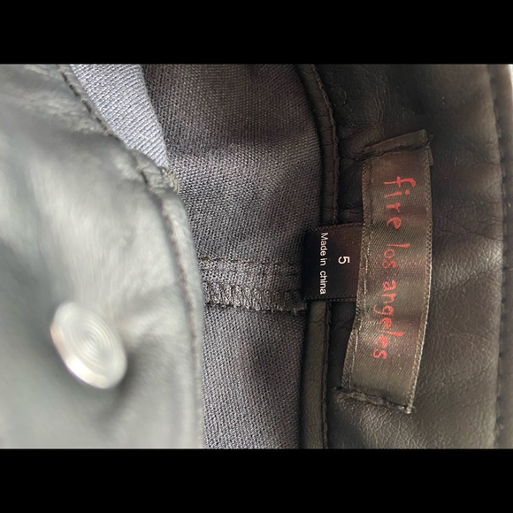 Leather/elastic shorts - Picture 6 of 6